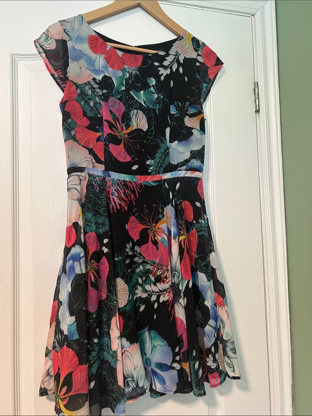 FRENCH CONNECTION Floral Fit-and-Flare Dress in Black with Multicolor Bloom